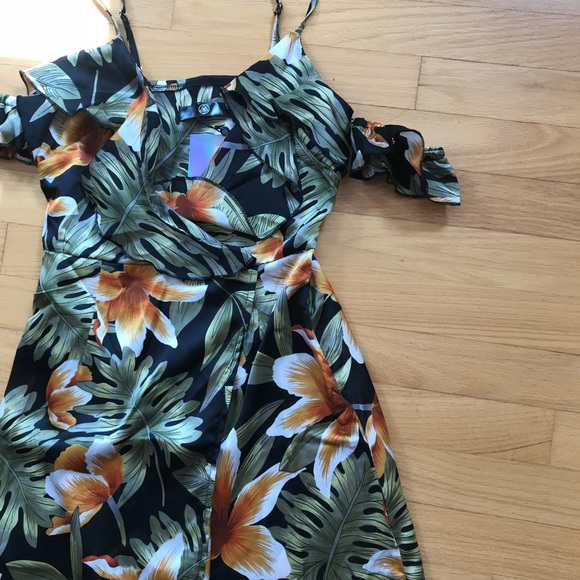 Missguided Black Floral Cold Shoulder Midi Dress - Picture 2 of 4